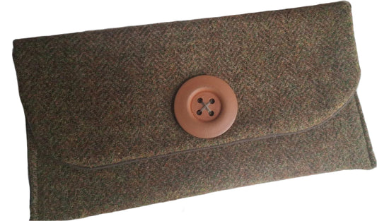 Tweed clutch