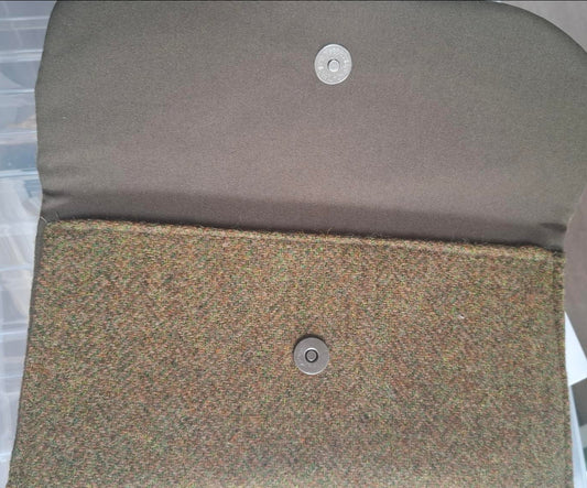 Tweed clutch